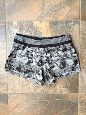 Tangerine Gray Floral Running Shorts Women's Size Small Activewear Athletic